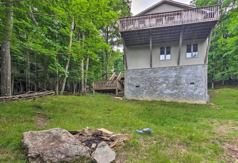 Deck & Mtn Views: Beech Mountain Cabin