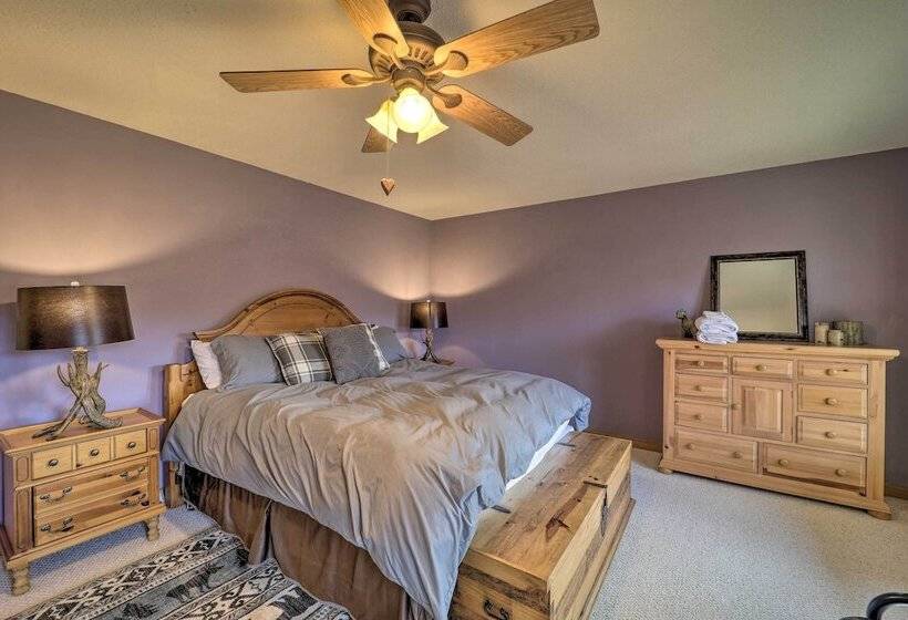 Deck & Mtn Views: Beech Mountain Cabin