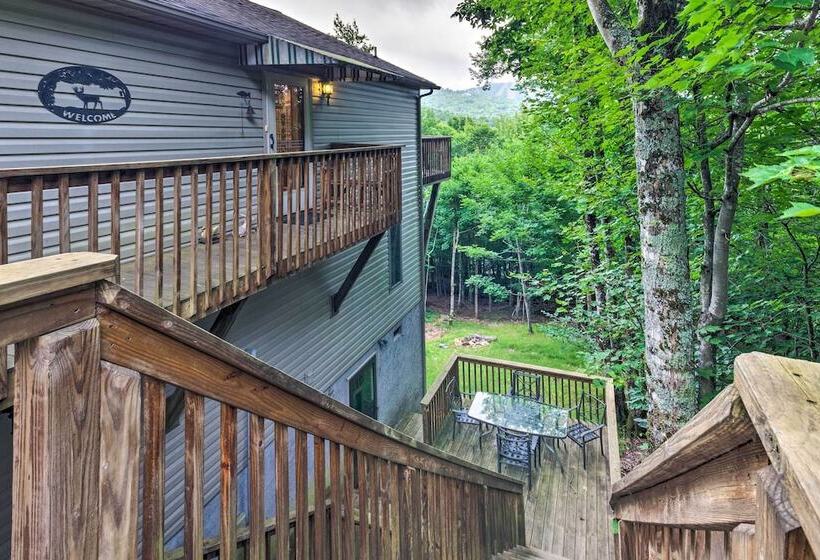 Deck & Mtn Views: Beech Mountain Cabin