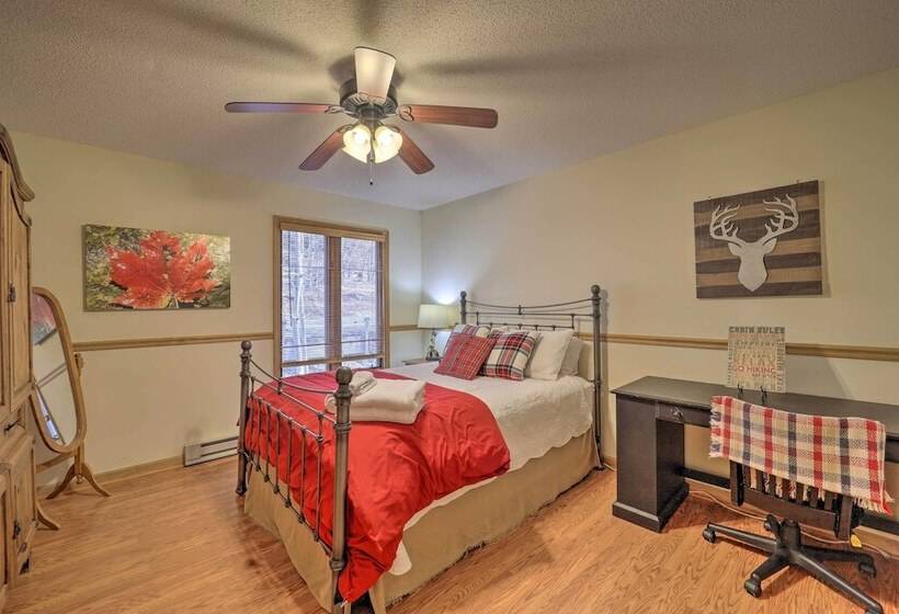 Deck & Mtn Views: Beech Mountain Cabin