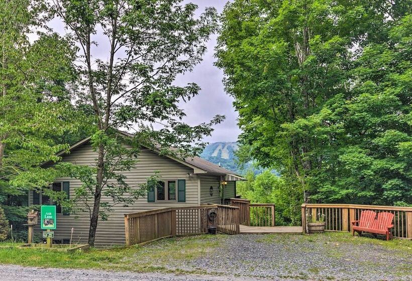 Deck & Mtn Views: Beech Mountain Cabin