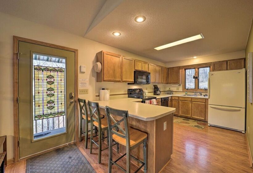 Deck & Mtn Views: Beech Mountain Cabin