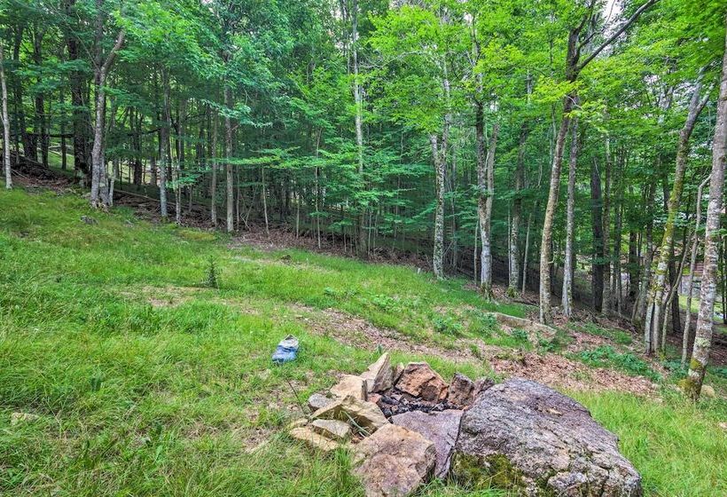 Deck & Mtn Views: Beech Mountain Cabin