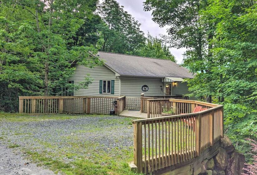 Deck & Mtn Views: Beech Mountain Cabin