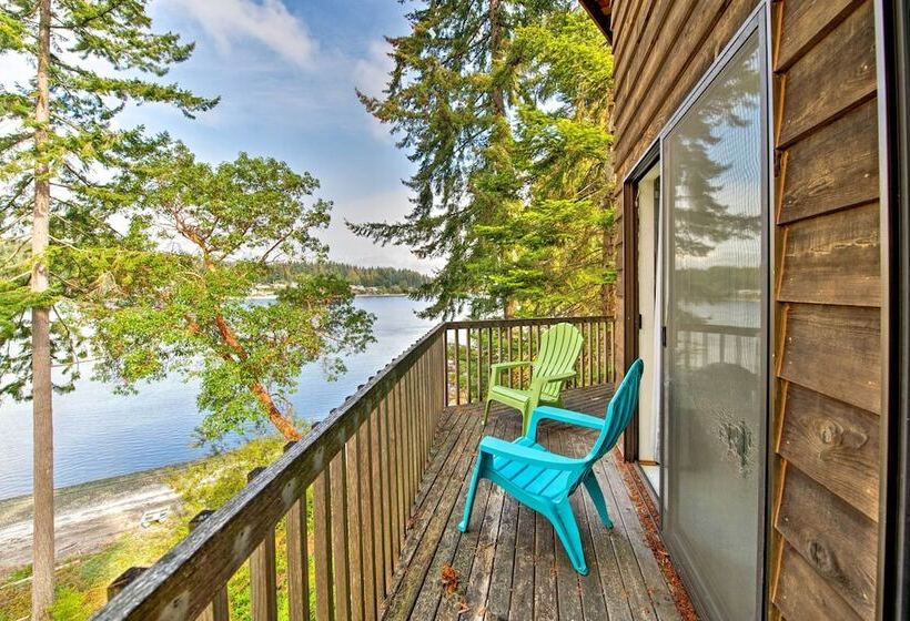 Waterfront Bainbridge Island Home: Stunning Views!