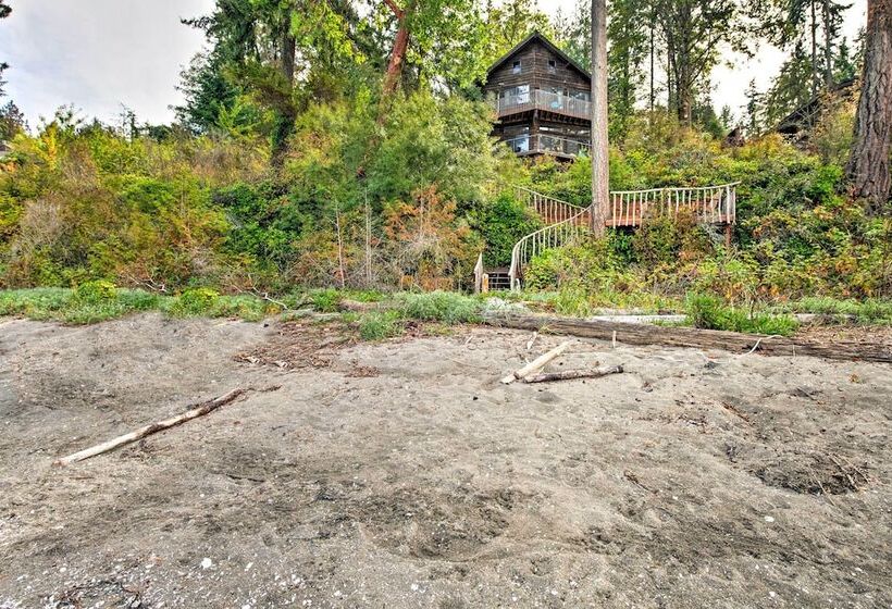 Waterfront Bainbridge Island Home: Stunning Views!