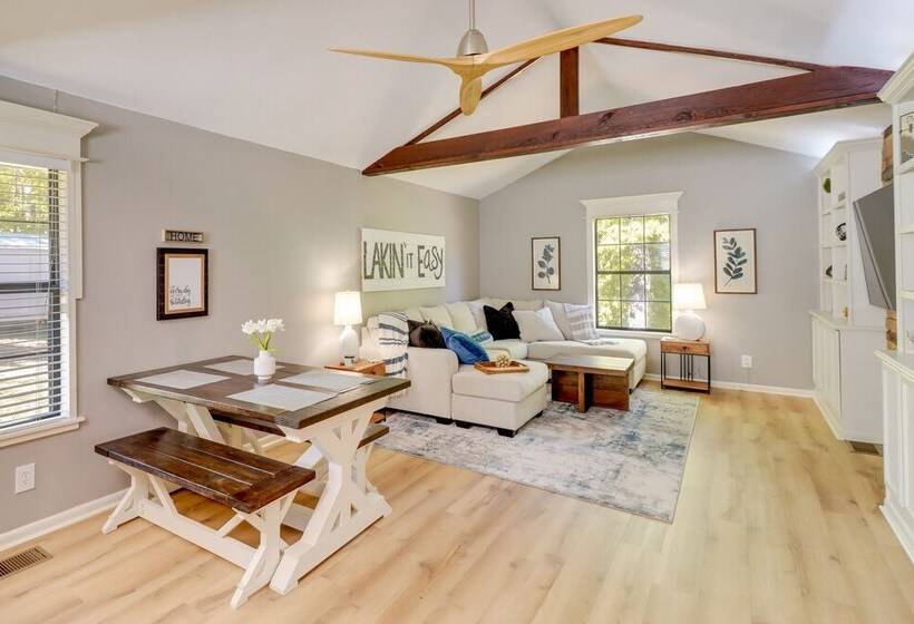 Waterfront Greers Ferry Lake Vacation Rental!