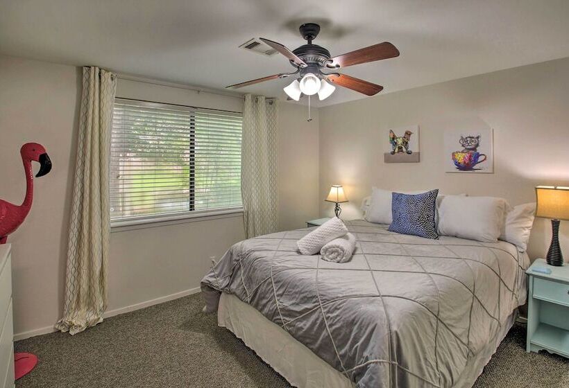 Waterfront Retreat W/ Boat Dock In Hot Springs!