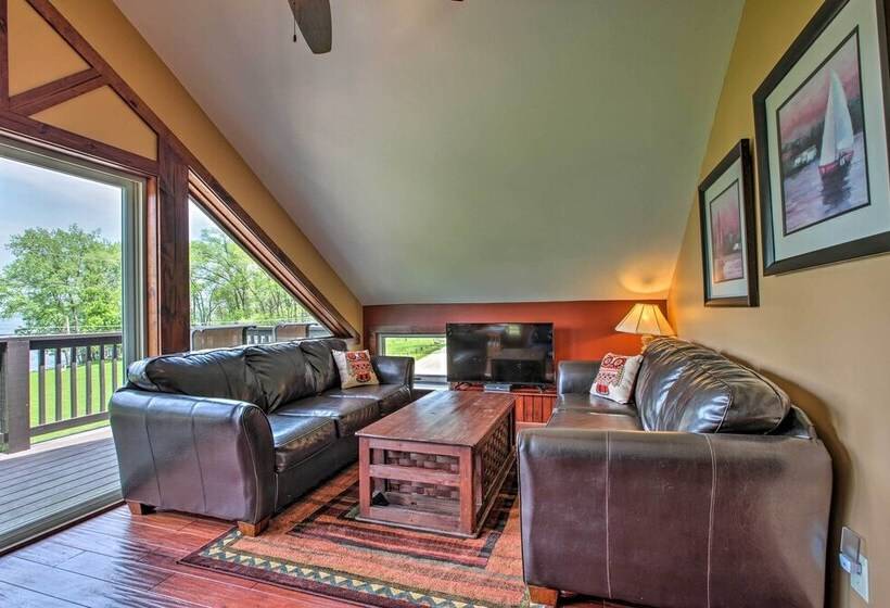 Waterfront Lake Koshkonong Home W/ Pier & Fire Pit