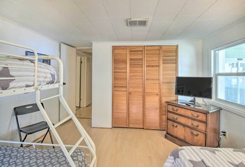 Waterfront Onalaska Retreat W/ Private Dock!