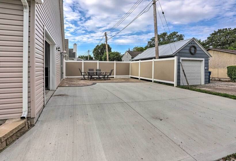 Port Clinton Home With Lake Views!