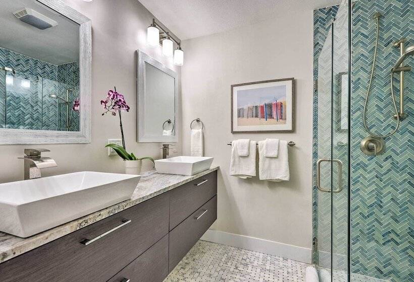 Waterfront Sarasota Estate W/ Dock & Boat Lift!