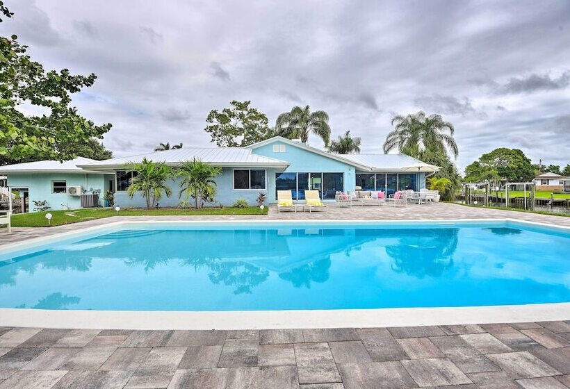 Waterfront Sarasota Estate W/ Dock & Boat Lift!