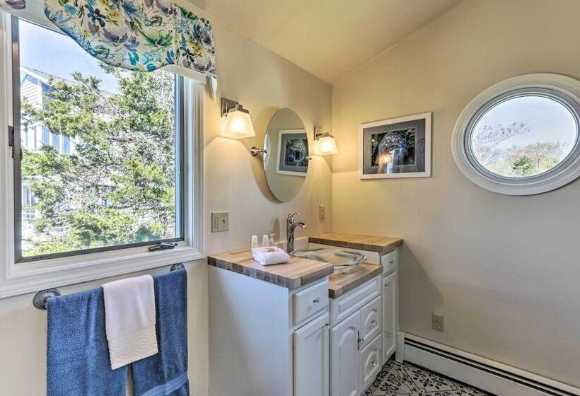 Westbrook Home W/ Ocean Views Walk To Beach