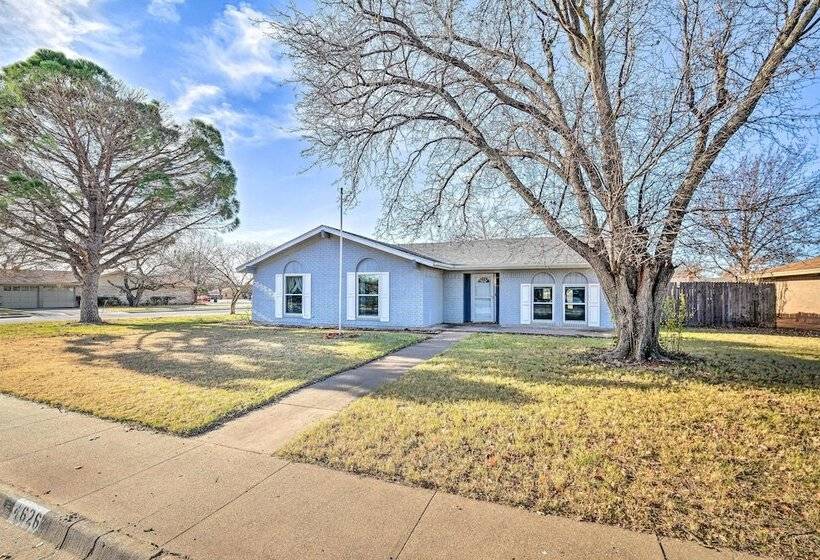 2 Mi To Lake: Home W/ Game Room, Pool & Fast Wifi!