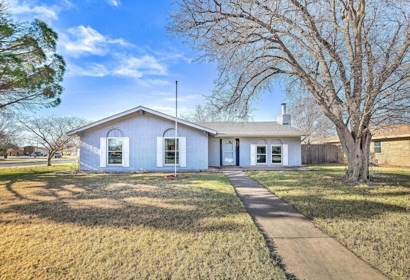 2 Mi To Lake: Home W/ Game Room, Pool & Fast Wifi!