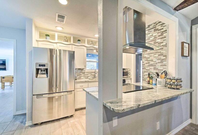 2 Mi To Lake: Home W/ Game Room, Pool & Fast Wifi!