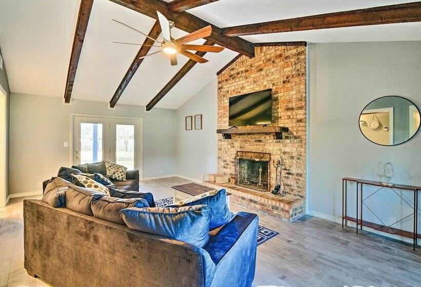 2 Mi To Lake: Home W/ Game Room, Pool & Fast Wifi!