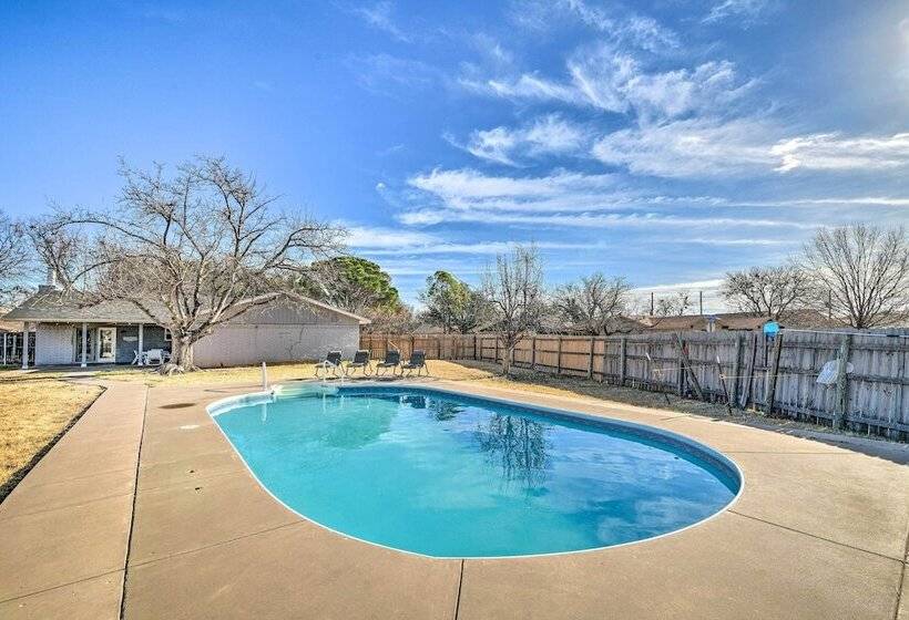 2 Mi To Lake: Home W/ Game Room, Pool & Fast Wifi!