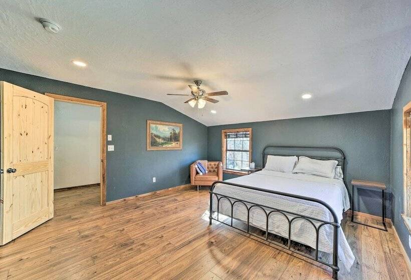 Wilburton Cabin W/ Fire Pit, Mountain Views!