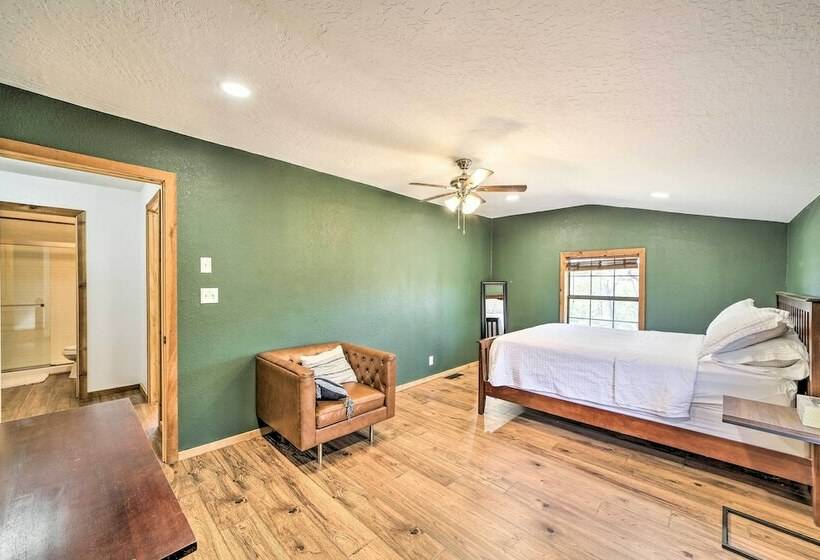 Wilburton Cabin W/ Fire Pit, Mountain Views!