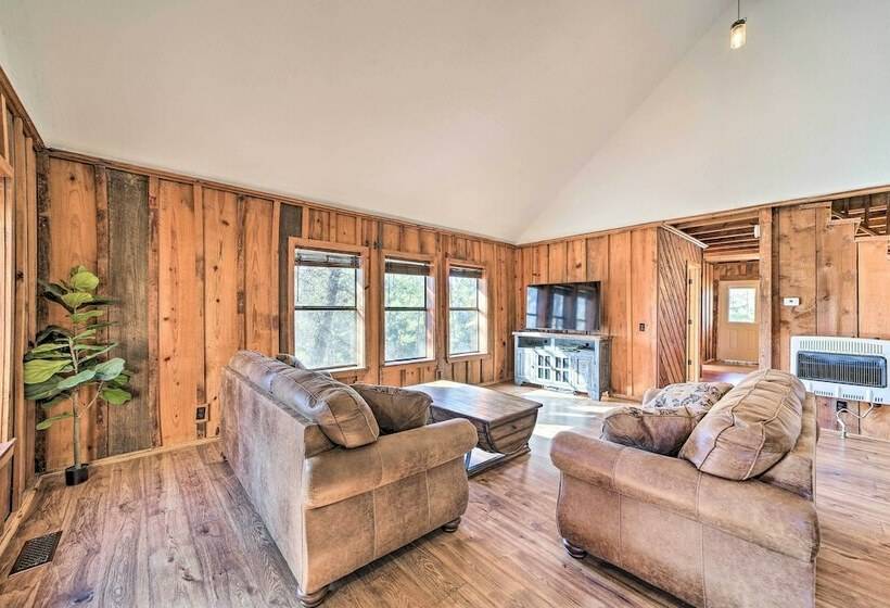 Wilburton Cabin W/ Fire Pit, Mountain Views!