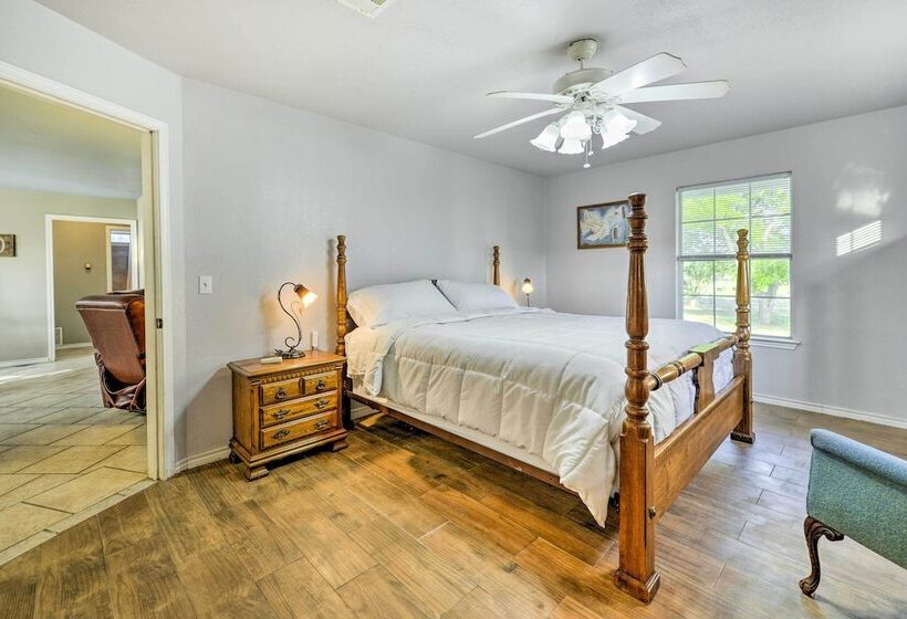 9 Mi To Belton Lake: Peaceful Home W/ Fire Pit