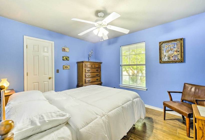 9 Mi To Belton Lake: Peaceful Home W/ Fire Pit