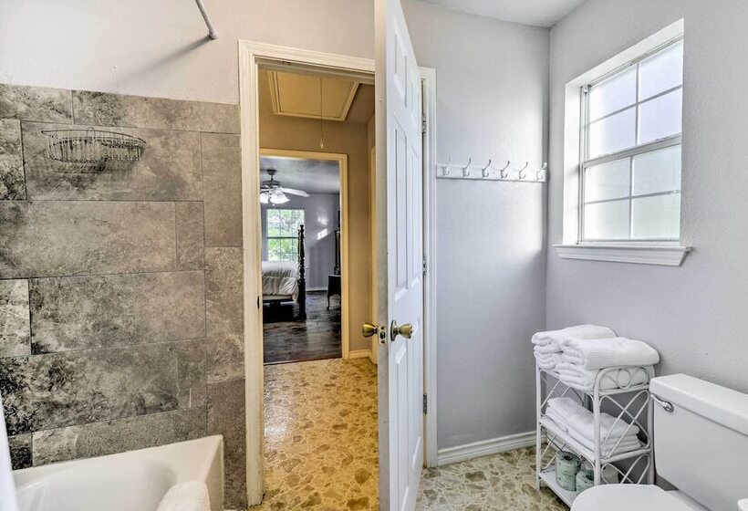 9 Mi To Belton Lake: Peaceful Home W/ Fire Pit