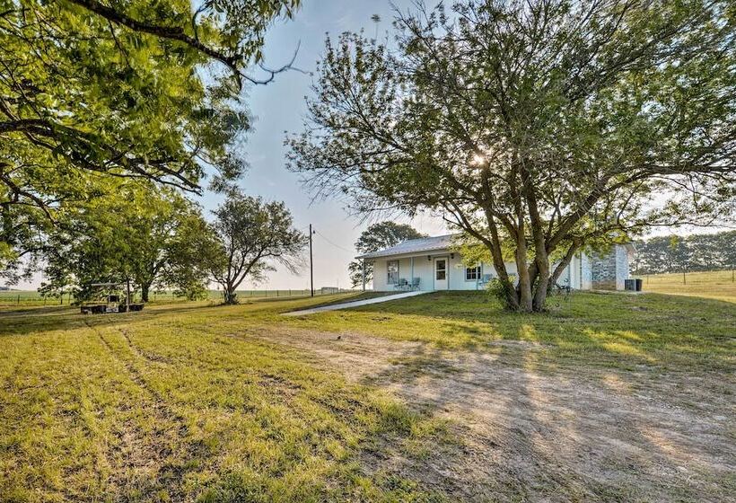 9 Mi To Belton Lake: Peaceful Home W/ Fire Pit