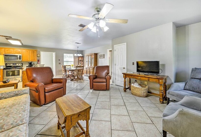 9 Mi To Belton Lake: Peaceful Home W/ Fire Pit