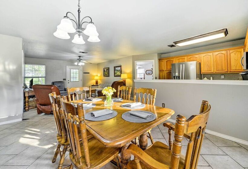 9 Mi To Belton Lake: Peaceful Home W/ Fire Pit
