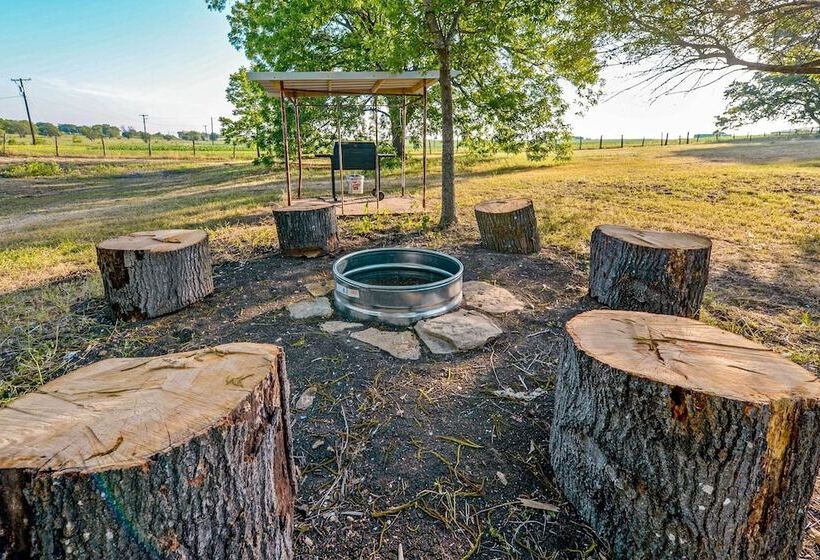 9 Mi To Belton Lake: Peaceful Home W/ Fire Pit