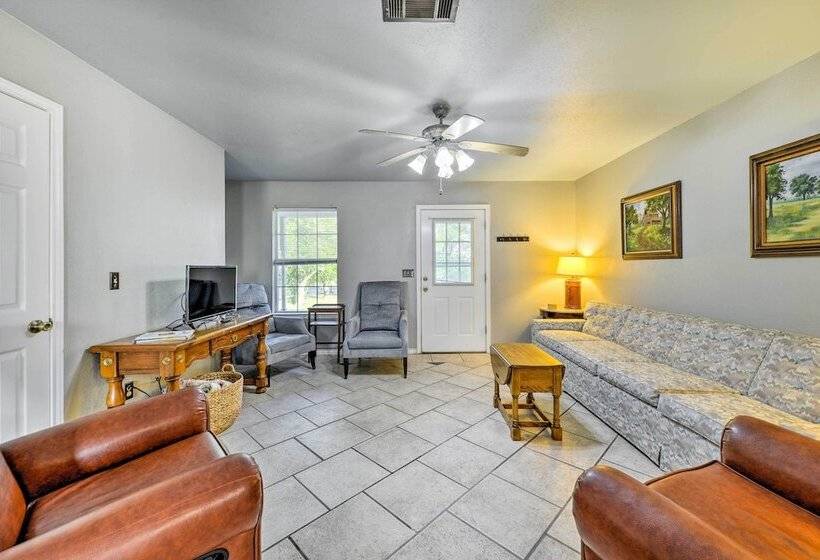 9 Mi To Belton Lake: Peaceful Home W/ Fire Pit