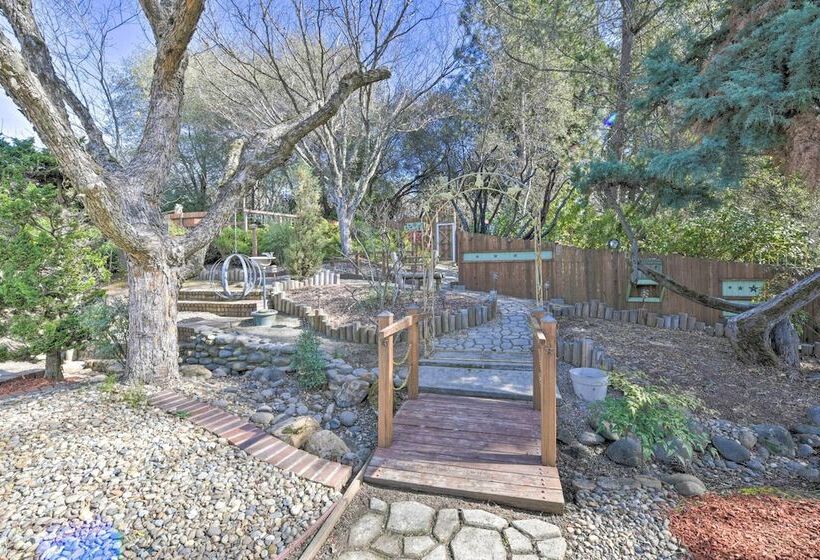 Wine Lovers Garden Oasis In Sutter Creek!