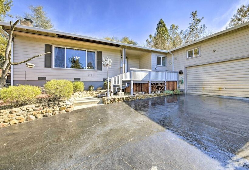 Wine Lovers Garden Oasis In Sutter Creek!