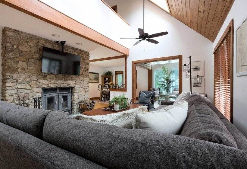 Wintergreen Resort Home ~ 2 Miles To Ski Slopes!