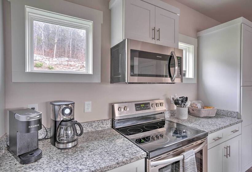 Wooded Escape W/ Beautiful Backyard + Mtn Views!