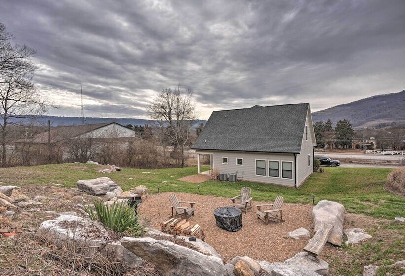 Wooded Escape W/ Beautiful Backyard + Mtn Views!