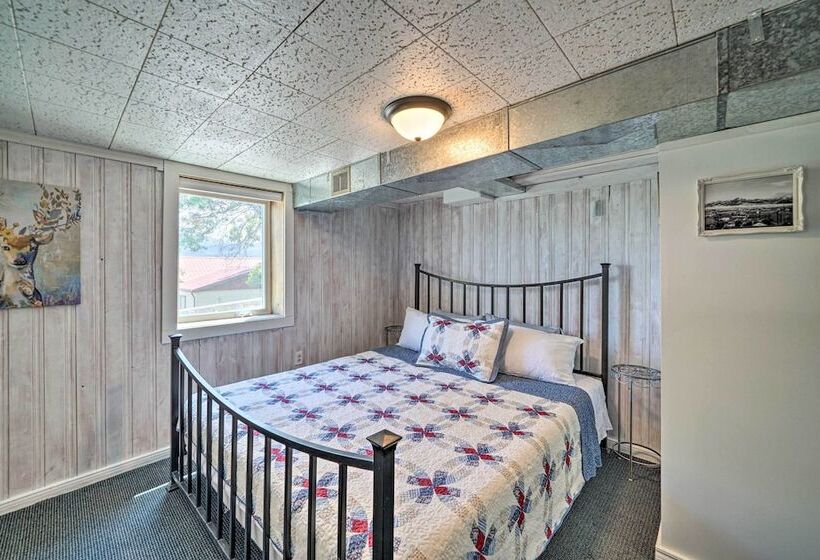 Yellowstone Country Family Home W/ View & Hot Tub