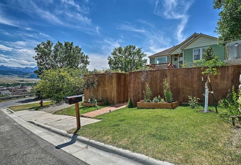 Yellowstone Country Family Home W/ View & Hot Tub