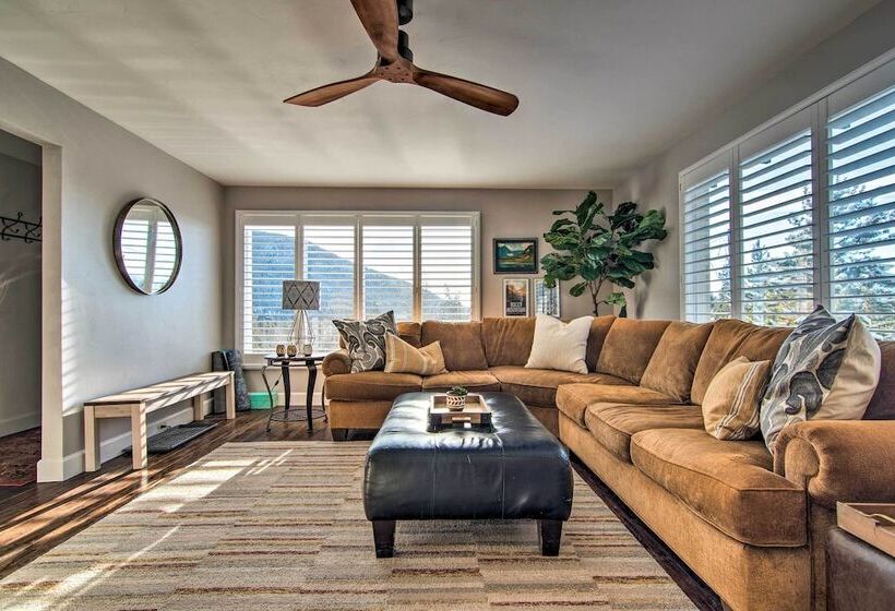 Outdoor Kitchen & Swim Spa: 1 Acre Grand Lake Home