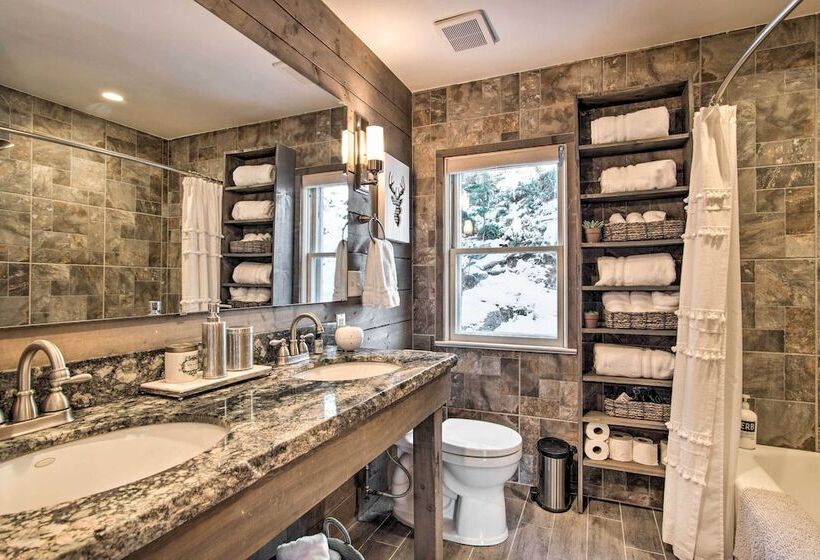 Outdoor Kitchen & Swim Spa: 1 Acre Grand Lake Home