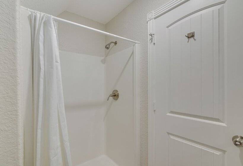 Walk To Water: Family Friendly Surfside Beach Home