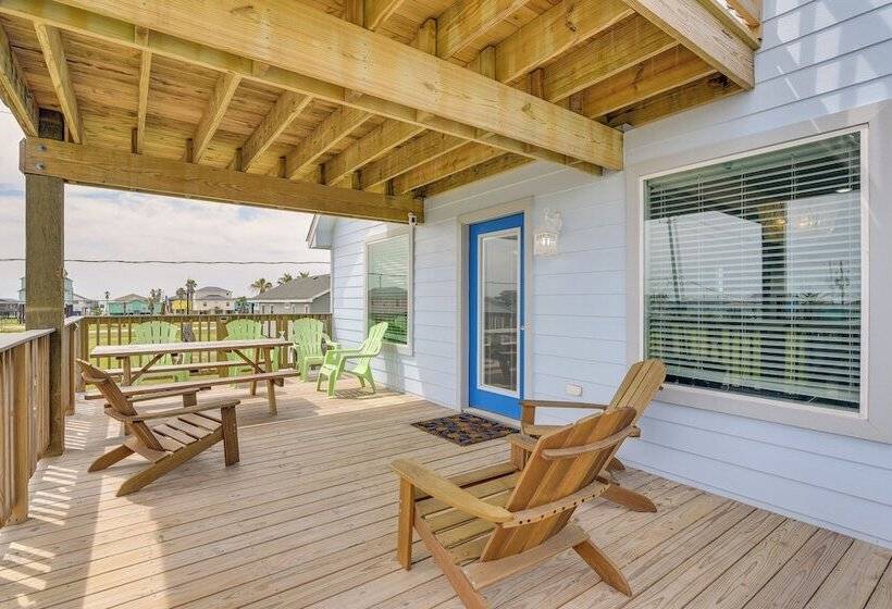 Walk To Water: Family Friendly Surfside Beach Home