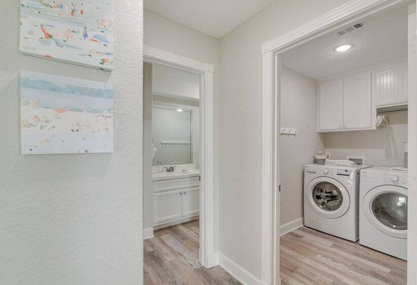 Walk To Water: Family Friendly Surfside Beach Home