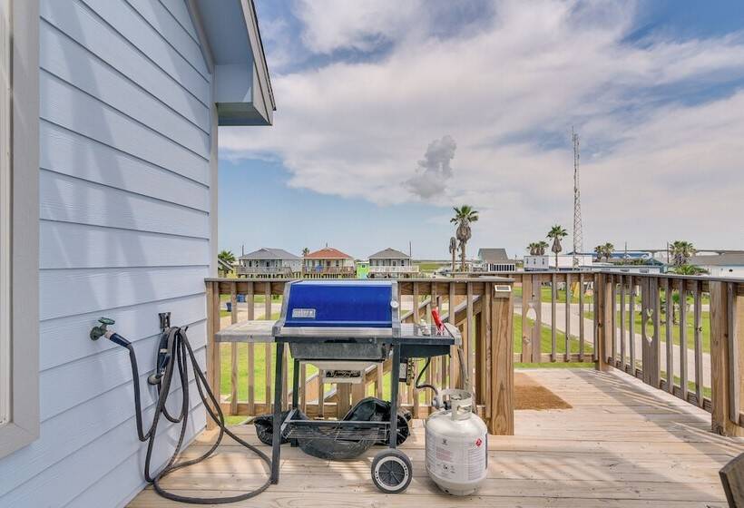 Walk To Water: Family Friendly Surfside Beach Home