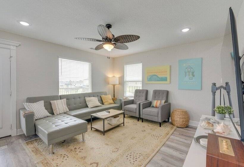 Walk To Water: Family Friendly Surfside Beach Home