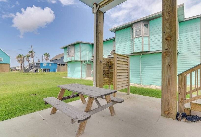 Walk To Water: Family Friendly Surfside Beach Home
