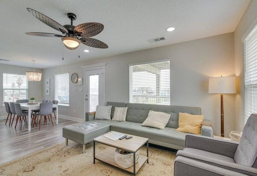 Walk To Water: Family Friendly Surfside Beach Home